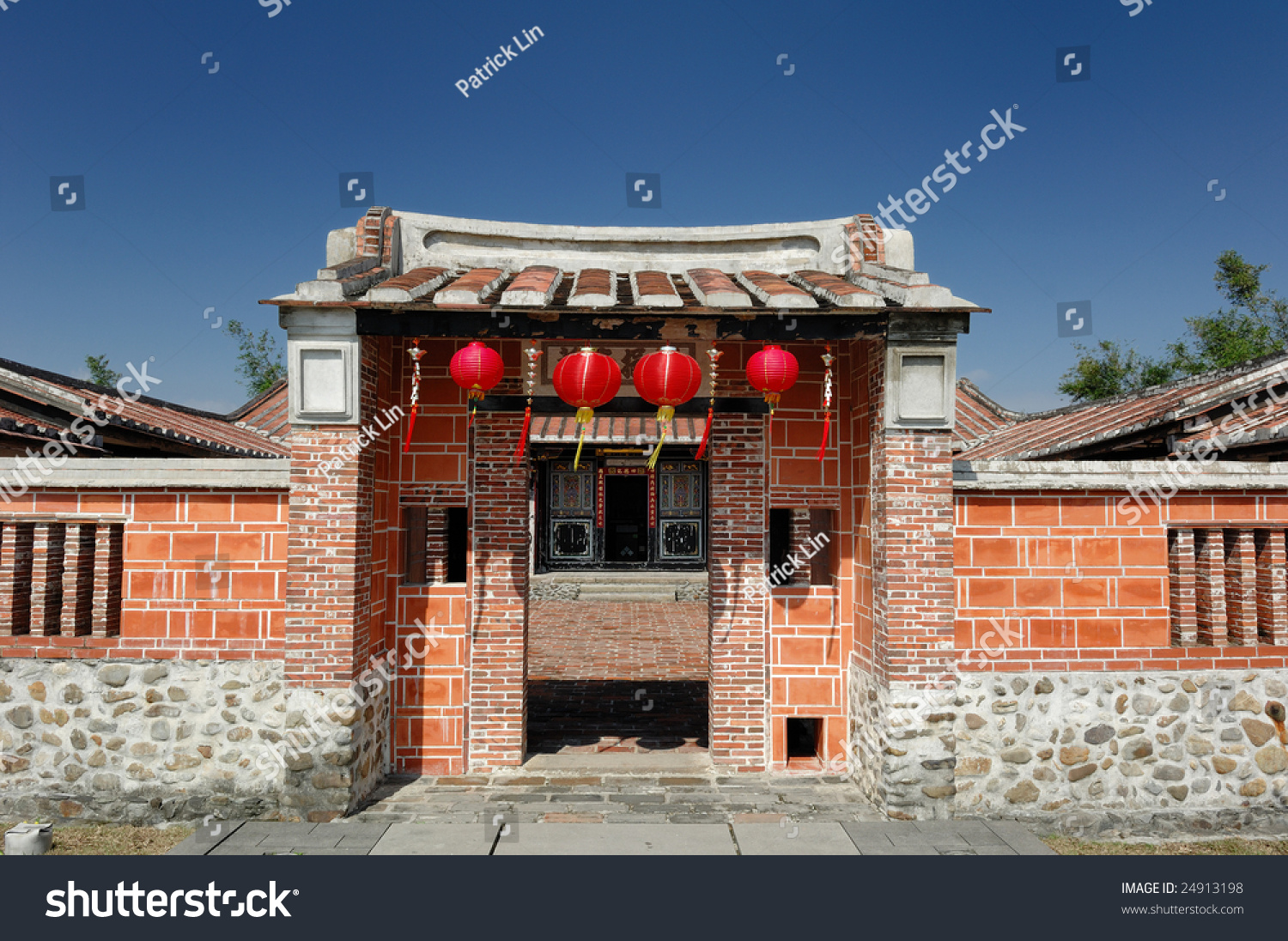 Taiwan Traditional House - Entrance Stock Photo 24913198 ...