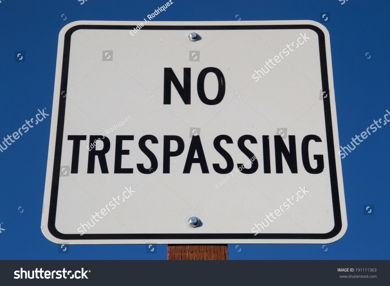 No Trespassing Sign California Sun Stock Photo 191111363 - Shutterstock