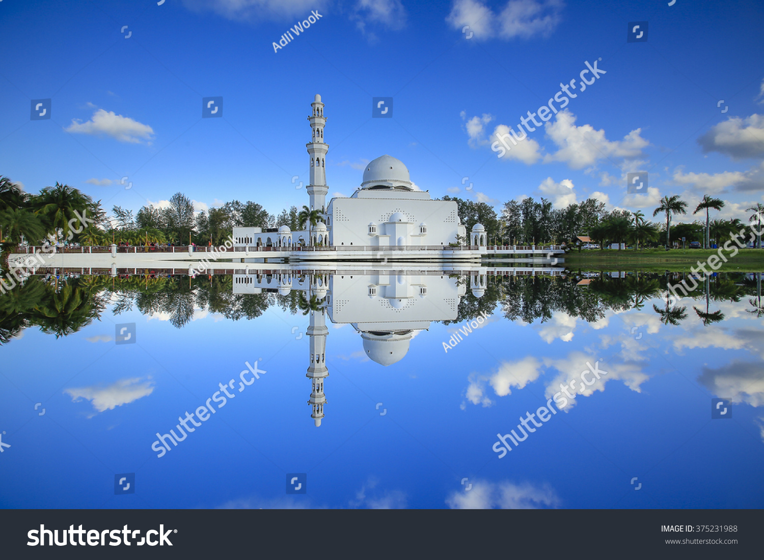 The spectacular architecture of the Great Friday Mosque masjid tengku tengah zaharah in Kuala Terengganu the most important mosque in Terengganu The spectacular architecture of the Great Friday Mosque masjid tengku tengah zaharah in Kuala Terengganu the most important mosque in Terengganu