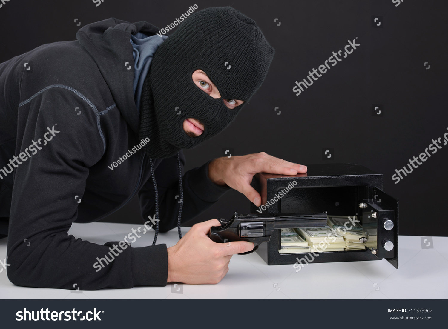 Do Burglars steal safes?