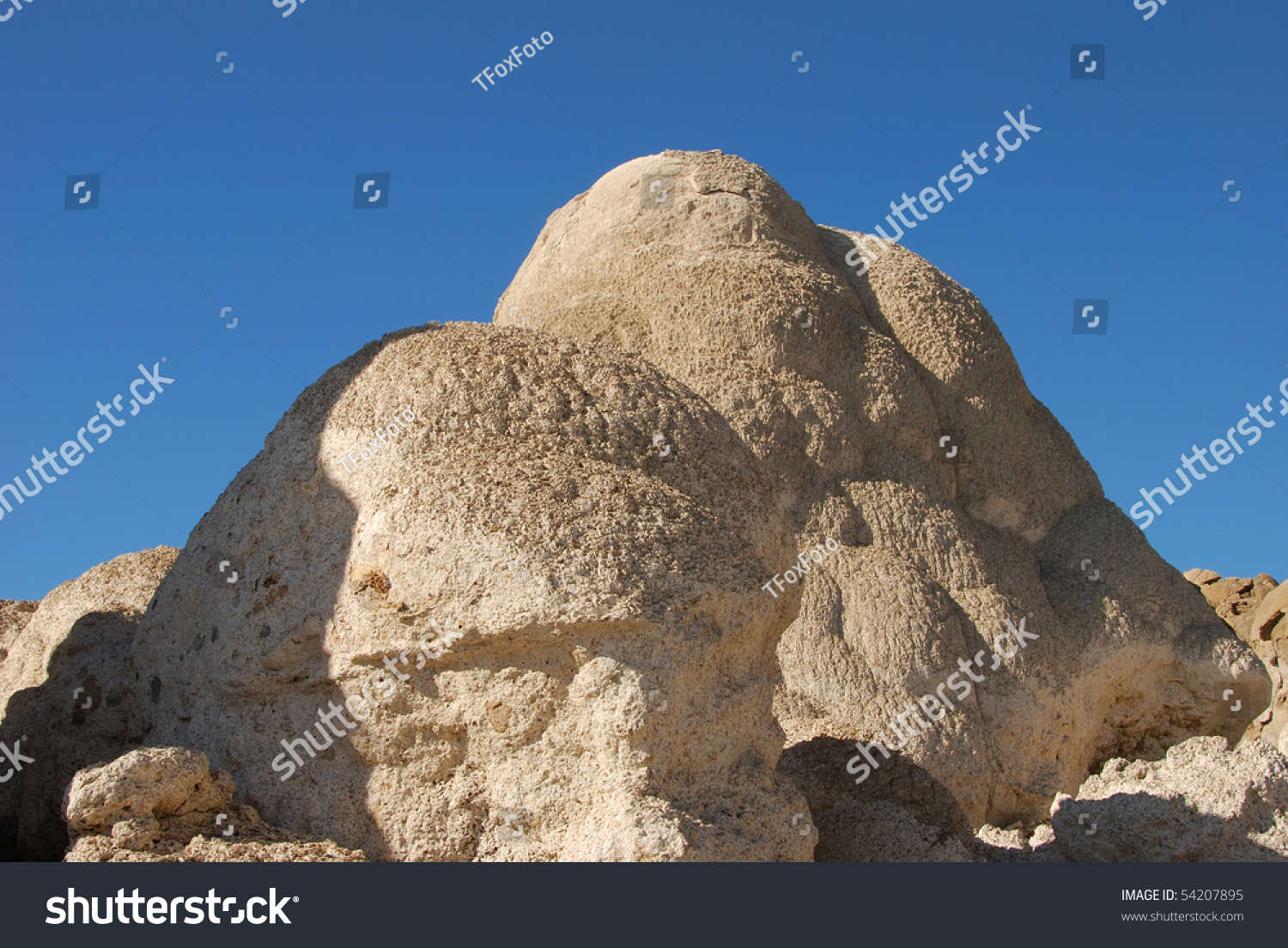 Tufa Rock Formations Along Pyramid Lake In The Great Basin Northeast ...