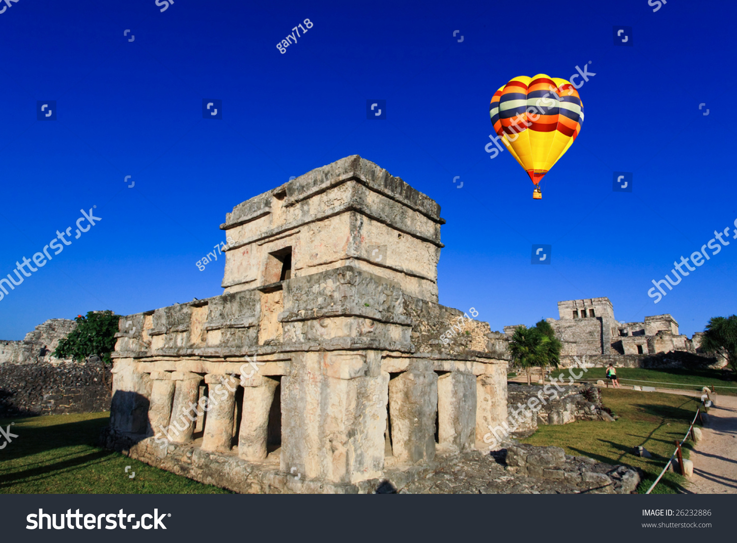 tulum-the-one-of-most-famous-landmark-in-the-maya-world-near-cancun