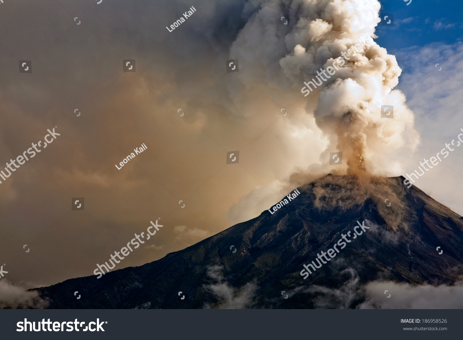 Tungurahua Volcano Eruption, Ecuador Stock Photo 186958526 Shutterstock