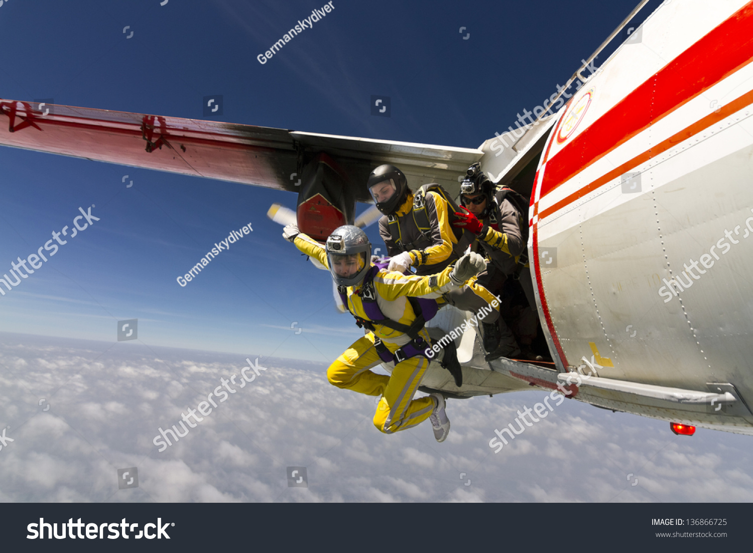 Two Girls Parachutist Jumping Out Of An Airplane Imagen De Archivo