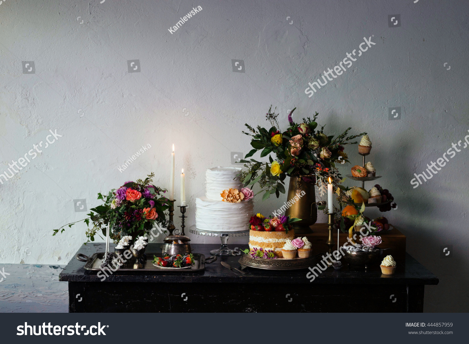 [Obrazek: stock-photo-wedding-sweet-table-inspired...857959.jpg]