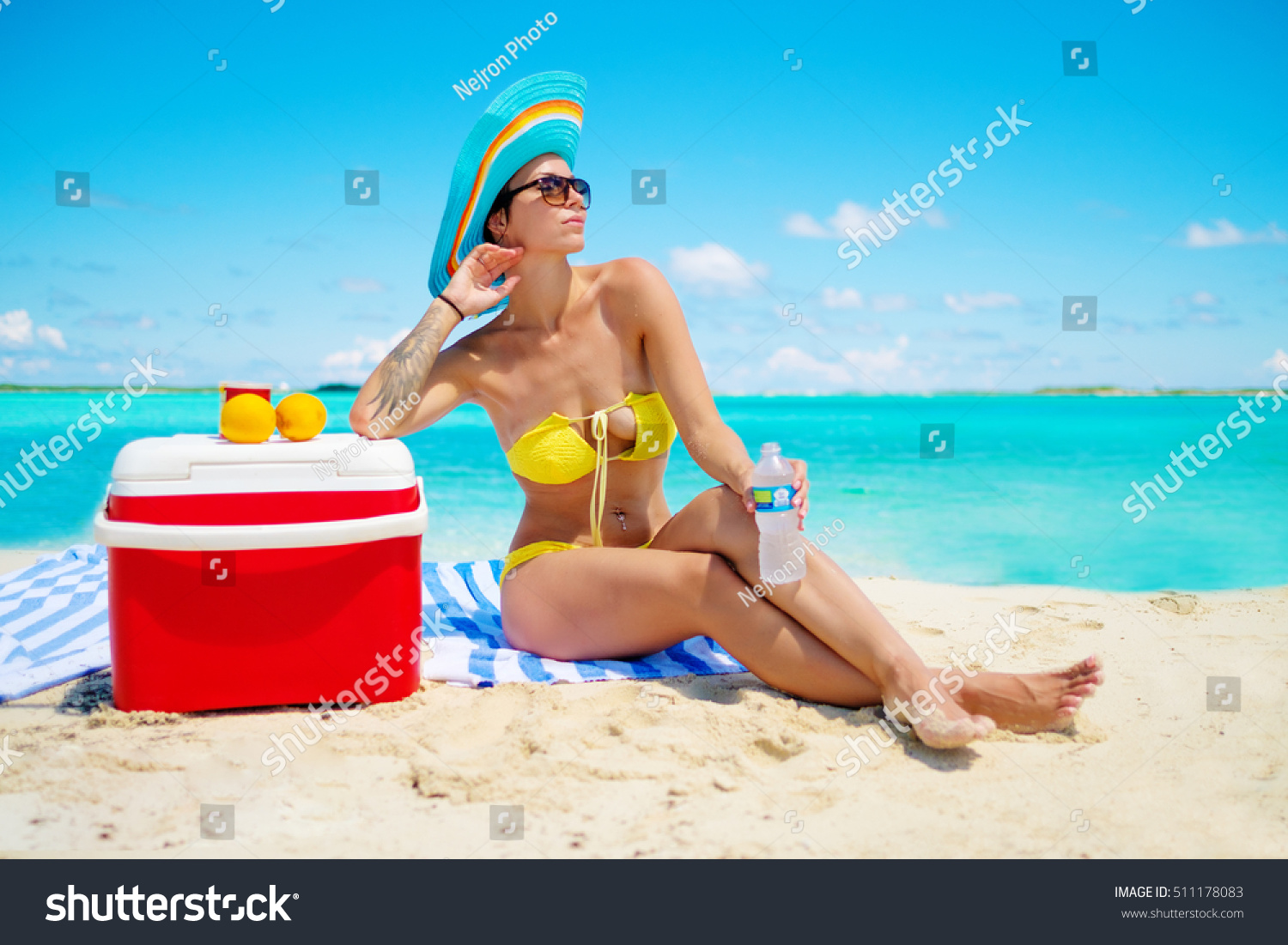 Woman Bikini Sunbathing On Beach Exuma Foto Stock 511178083 Shutterstock