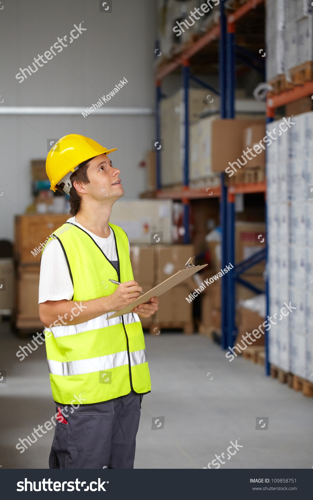 what does a warehouse worker do