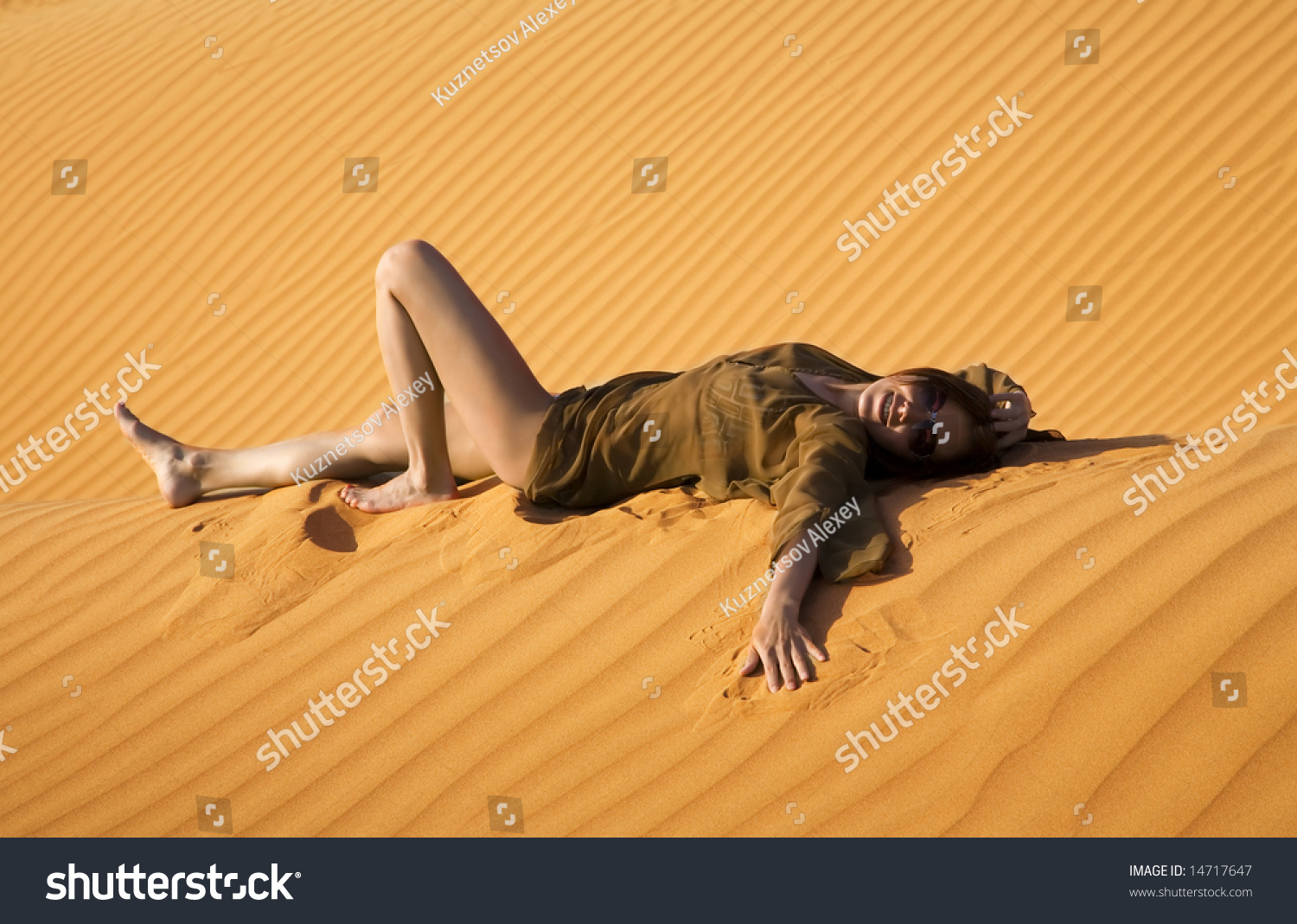 woman in the dune When entomologist jumpei (eiji okada) travels to sand dunes on an expedition, he is met by a group of people who offer him a place to spend the night they soon lead. woman in the dune When entomologist jumpei (eiji okada) travels to sand dunes on an expedition, he is met by a group of people who offer him a place to spend the night they soon lead.