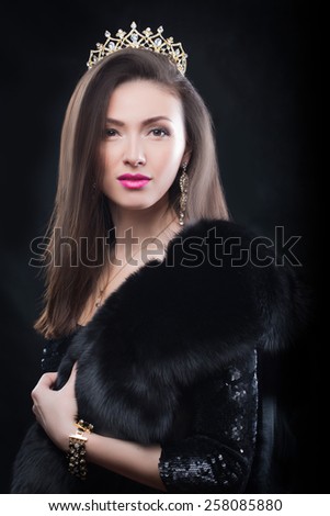 Beauty model woman wearing fur coat, diamond crown