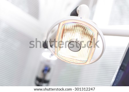 lamp at dentist\'s surgery