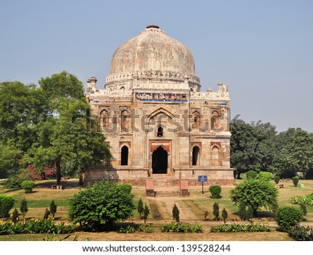 Shish Gumbad in the Lodi Gardens is a beautiful structure and from what remains, it was an elegant and lavishly decorated monument when it was built. However, it is not known who is buried here.