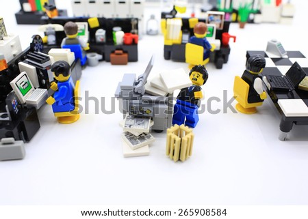 Plenarmøde Revival scrapbog HONG KONG,MARCH 22: Studio shot of Lego people in office, combine from  different set. Legos are a popular line of plastic construction toys  manufactured by The Lego Group in Denmark - Stock