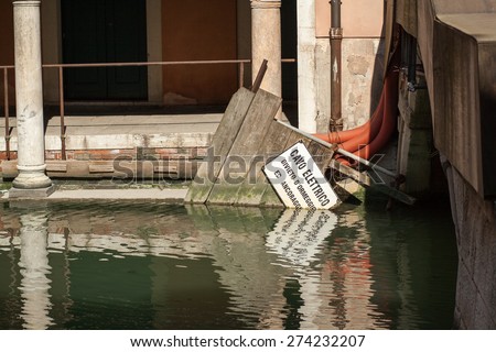 street in Venice, canal in Venice, water in Venice, water road in Venice, fallen sign \