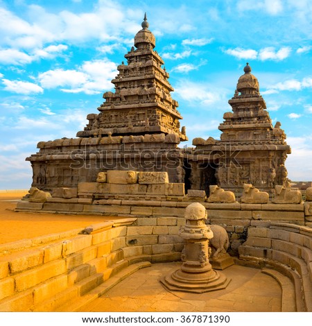 monolithic famous Shore Temple near Mahabalipuram, world heritage site in Tamil Nadu, India 商業照片 © 