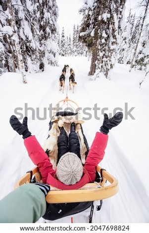 Family on husky safari enjoying ride on winter day in Lapland in Finland Photo stock © 