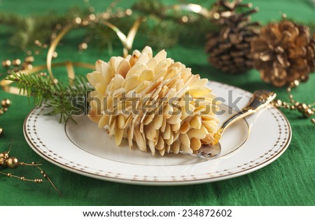 Small individual cake Pine cone