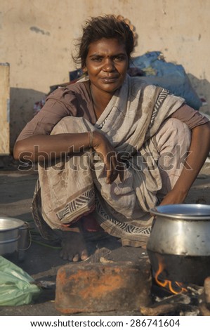 CHENNAI/INDIA 27TH JANUARY 2007 - Beautiful young street woman in Chennai, India