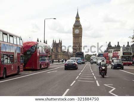 LONDON - 2015 AUGUST 5 : There is tourism traffic everyday in London.  Thousands cars, taxis, buses and pedestrians crossing River Thames on historic Westminster Bridge.