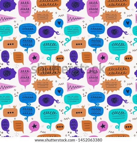 Colouful speech bubble seamless pattern with online thinking and typing symbols. Wallpaper with flat balloons of chat, conversation, dialogue. Repeating comic talking clouds with doodles and scribbles
