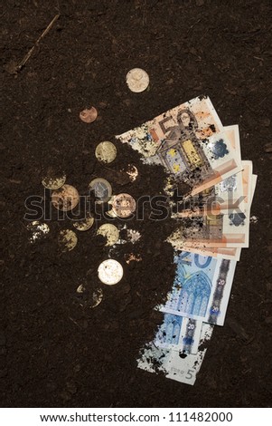 money hidden hide dirt euro garden