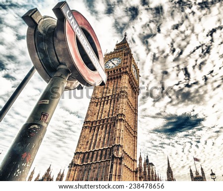 LONDON - SEPTEMBER 27: The Big Ben. The London \'Underground\' logo will be used for other transportation systems - has been announced by Transport for London (TfL), taken September 17, 2013 in London.