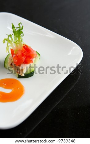 Hors d\'oeuvre of Chicken and cucumber