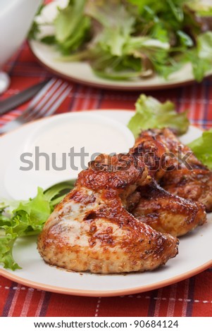 Roasted chicken wings with white sauce and lettuce