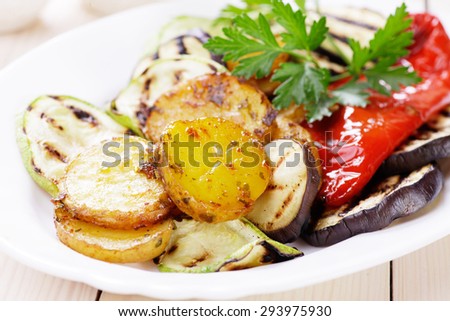 Oven baked spicy potato with grilled vegetables, healthy vegan meal