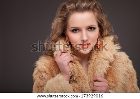Beauty Fashion Model Girl in  fox Fur Coat. Beautiful Luxury Winter Woman. Haircut. Hairstyle. Professional Makeup. Style Woman