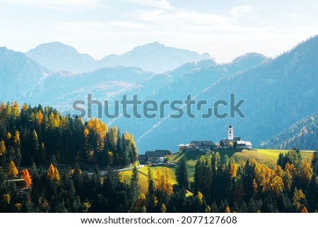 Dlijia Da Curt Catholic church at Mareo commune, Province of Bolzano, South Tyrol, Italy. Picturesque autumn landscape from Italian Dolomites mountains Imagine de stoc © 