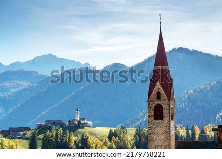 Dlijia Da Curt Catholic church at Mareo commune, Province of Bolzano, South Tyrol, Italy. Picturesque autumn landscape from Italian Dolomites mountains Imagine de stoc © 
