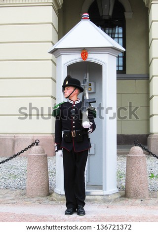 OSLO,NORWAY - AUGUST 12:Royal Guard guarding Royal Palace on August 12, 2005 in Oslo, Norway.His Majesty the King\'s Guard keeps The Royal Palace and the Royal Family guarded for 24 hours a day