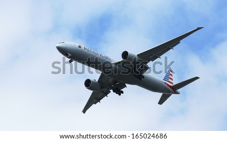 NEW YORK - OCTOBER 17: American Airlines Boeing 777 in New York sky before landing at JFK Airport on October 17, 2013. In 2013 the American Airlines fleet consists of 621 aircraft