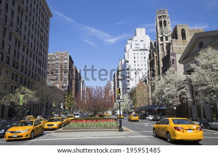 NEW YORK - APRIL 24: Spring flowers blooming at Park Avenue in Manhattan on April 24, 2014.