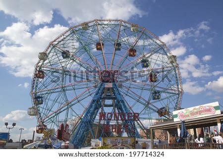 BROOKLYN, NEW YORK - MAY 17:Wonder Wheel at the Coney Island amusement park on May 17, 2014. Deno\'s Wonder Wheel a hundred and fifty foot eccentric Ferris wheel. This wheel was built in 1920