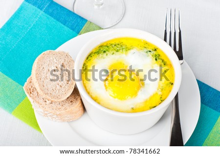 Spinach baked egg served with French loaf