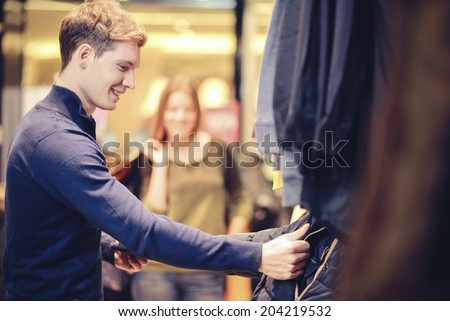 couple in shopping