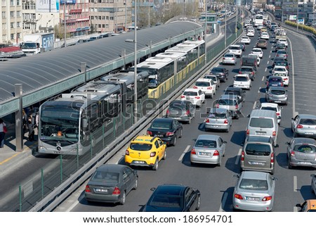 ISTANBUL, TURKEY - APRIL 9: Istanbul vehicle traffic. Mecidiyekoy way to go to pass through the Bosphorus Bridge-powered vehicles, the most famous and congested roads. Taken on April 9, 2014
