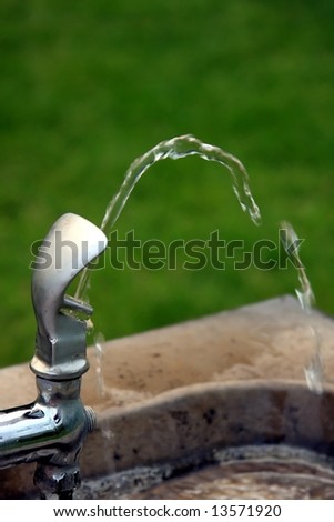 water drinking fountain vertical