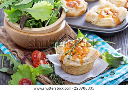 Mini quiche with puff pastry and cheese