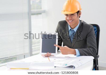 Smiling contractor showing the results of the work displayed on the tablet screen