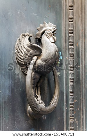 Paris. door decoration in the homes of historic buildings (XIII-XIX century)