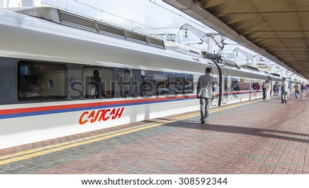 MOSCOW, RUSSIA, on AUGUST 19, 2015. Leningrad station. Passengers come in the land in the high-speed train Sapsan on a platform