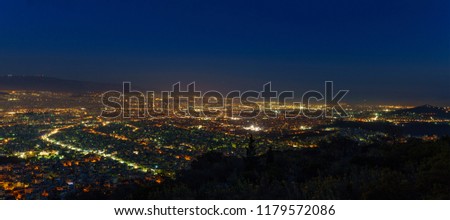 Foto Bild Arealansicht Nachtlandschaft von Wien Österreich bei Vollmond, Mondlicht trifft die Stadt