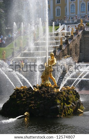 The fountain samson tearing apart to fall to lion Rssija Petergof