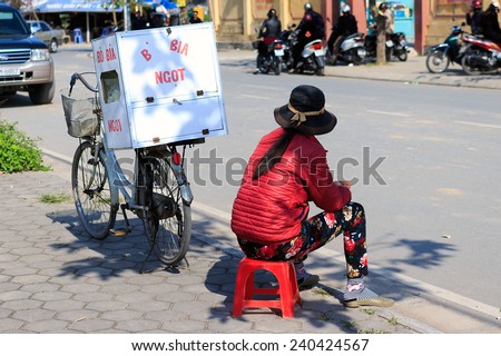 NAMDINH, VIETNAM December 18, 2014: Life of fast food vendors on the streets Vietnam. Small business is mainly in Vietnam.