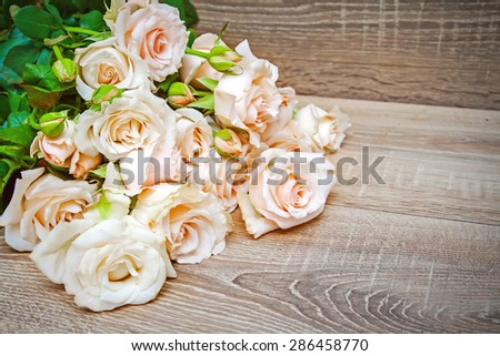 Bouquet of light beige roses on woods