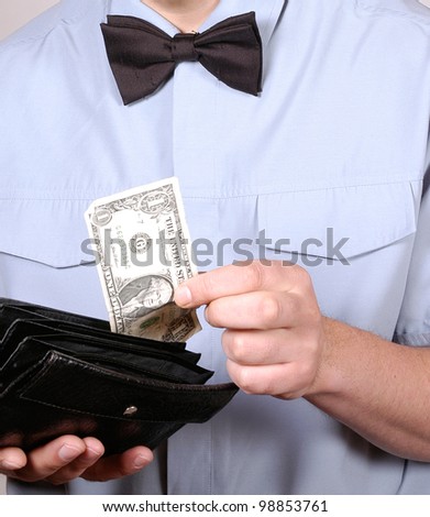 waiter changes money