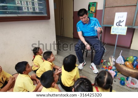 BANGKOK CITY, THAILAND - Sep 2015: In the Sep 11, 2015. Bangkok County. Activity of teaching primary education. students are learning Science. in Activity science Day.