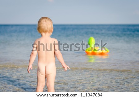 the little boy lost the swim ring